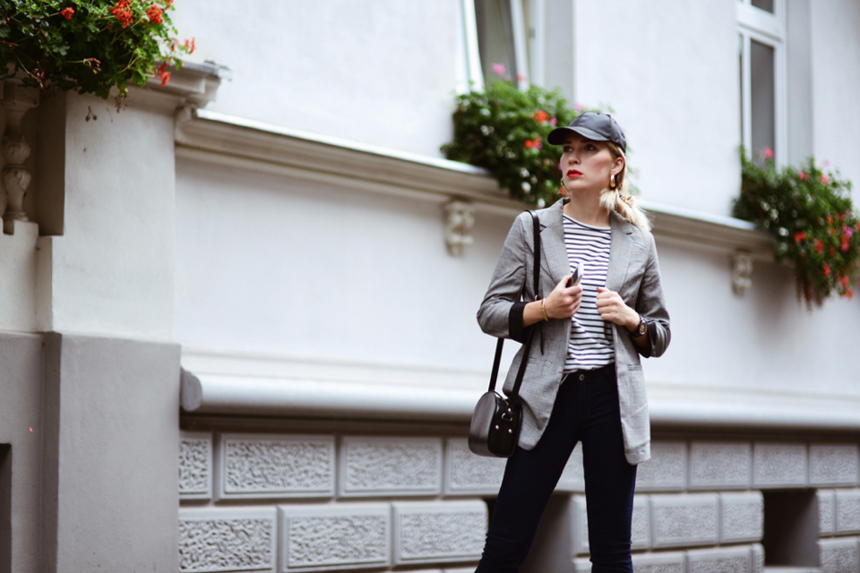 czapka-z-daszkiem-stylizacja