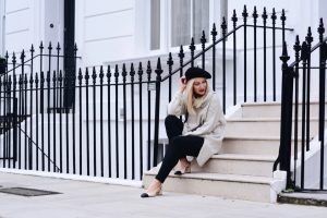 długi sweter jak nosić stylizacja