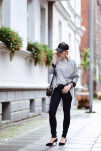 bluzka-w-paski-marynarka-spodnie-rurki-stylizacja