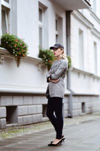 kraciasta-marynarka-damska-jak-nosić-do-czego-nosić