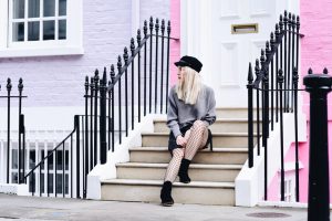 szeroki sweter do spódnicy czy to pasuje