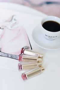 pomadka-estee-lauder-pure-color-love-opinia-opinie-recenzja-jaką-ma-trwałość