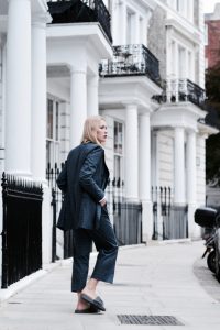 garnitur-damski-w-kratę-stylizacja