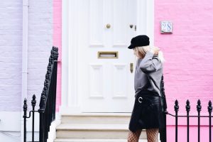 oversizowy-sweter-do-spódnicy-jak-nosić-stylizacja