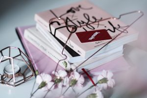 czy kolor wieszaka ma znaczenie