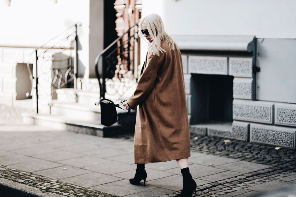 skarpetkowe buty stylizacja jak nosić do czego nosić