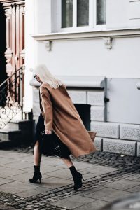 botki-z-cholewką-jak-skarpetka-stylizacje-jak-nosić-stylizacja