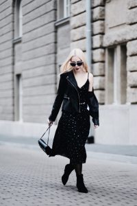 krótka-kurtka-do-sukienki-stylizacja