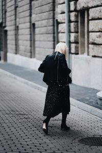 ramoneska do eleganckiej sukienki