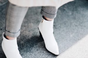 białe-botki-do-kostki-stylizacje-jak-nosić-do-czego-nosić