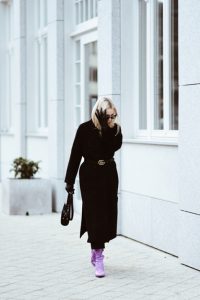 czym-ożywić-czarny-płaszcz-stylizacja-stylizacje