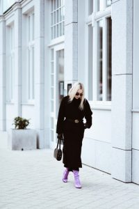 stylizacje-z-czarnym-płaszczem-jak-nosić-żeby-nie-było-nudno-stylizacja