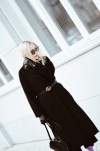 jak-ożywić-czarny-płaszcz-stylizacja