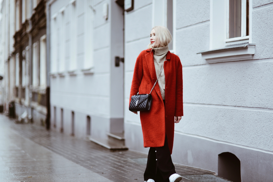 spodnie z perłami jak nosić na co dzień stylizacja