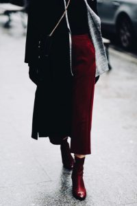 kuloty-marynarka-w-kratę-czarny-długi-płaszcz-stylizacja-bokeh-co-to