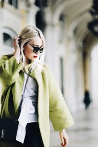 limonkowa-kurtka-do-czego-nosić-jak-nosić-do-czego-pasuje-stylizacja