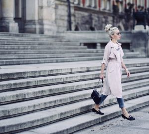 jasno-różowy-płaszcz-pastele-jak-nosić-do-czego-nosić-stylizacje-stylizacja