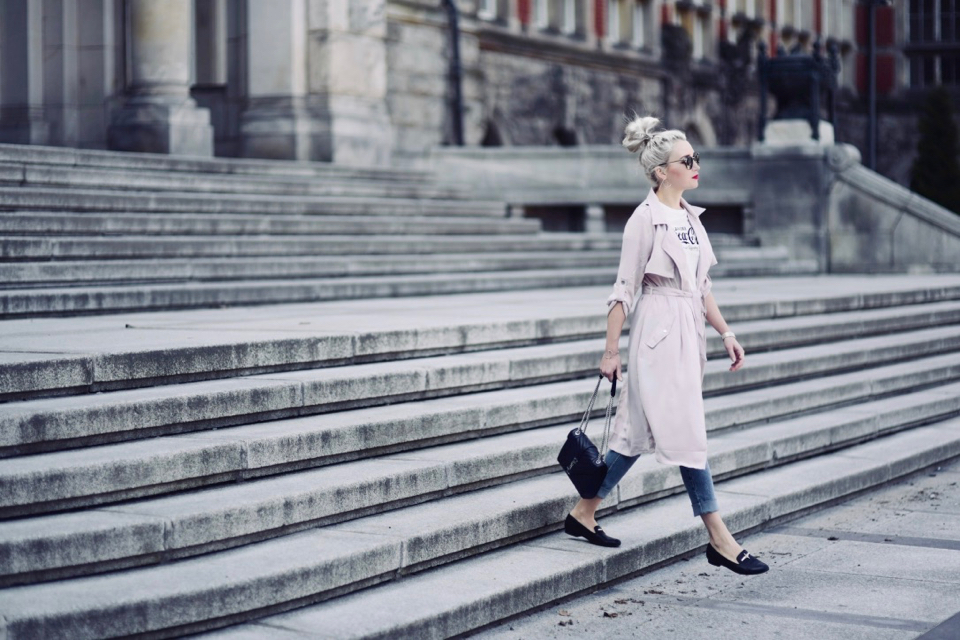 jasno-różowy-płaszcz-pastele-jak-nosić-do-czego-nosić-stylizacje-stylizacja
