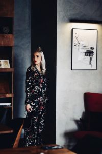 ubrania-w-kwiaty-jak-nosić-do-czego-nosić-stylizacja