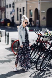 sukienka-w-kwiaty-długa-sukienka-jak-nosić-do-czego-nosić-stylizacja-stylizacje