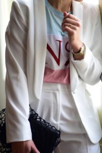 biała-marynarka-białe-spodnie-w-kant-do-czego-nosić-do-czego-ubierać-jak-nosić-stylizacja