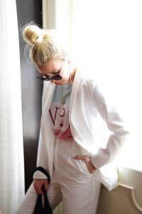 biały-garnitur-do-czego-nosić-jak-nosić-stylizacja-damski-garnitur