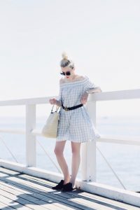 słomiany-koszyk-torebka-kosz-w-stylizacji-letnia-stylizacja-sukienka-na-lato-blog