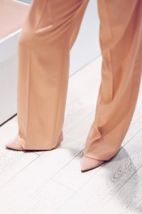 jakie-dodatki-do-pastelowych-ubrań-stylizacja