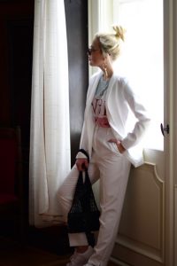 garnitur damski jak nosić garnitur w białym kolorze do czego nosić jakie buty do białego garnituru