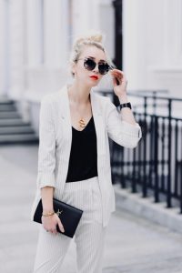 biały-garnitur-w-paski-w-prążki-stylizacja