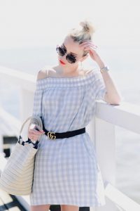 słomiany-koszyk-torebka-kosz-w-stylizacji-letnia-stylizacja-sukienka-na-lato-blog