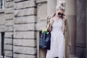 granatowa-torebka-do-czego-nosić-do-czego-pasuje-do-jakich-butów-stylizacja