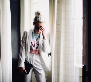 damski-garnitur-na-co-dzień-na-sportowo-stylizacja