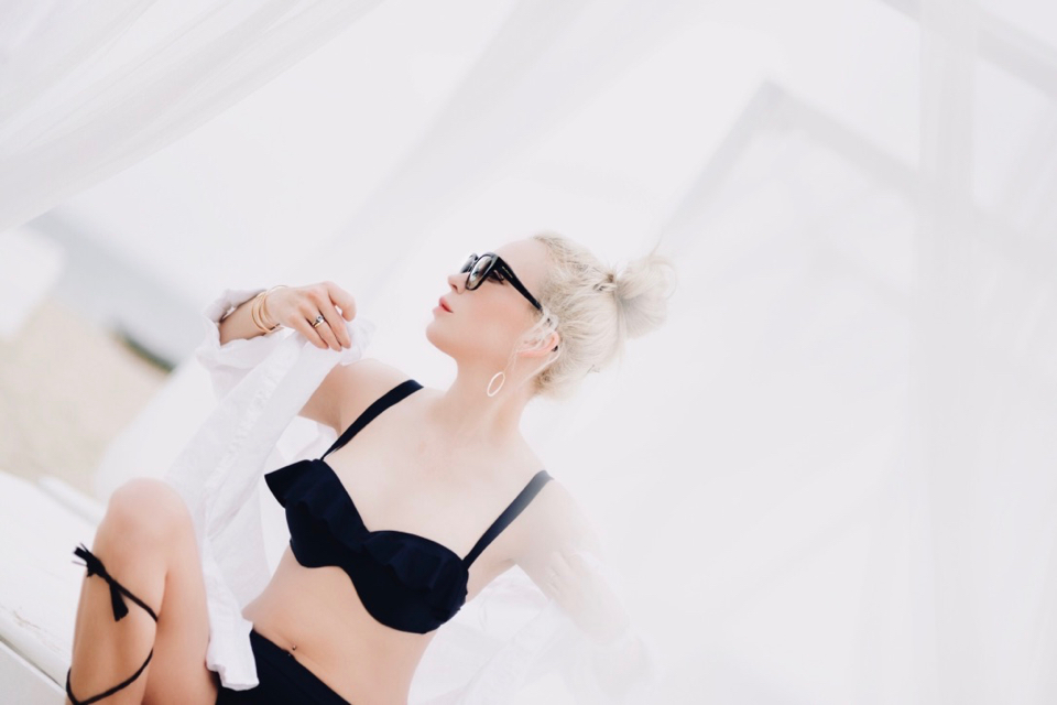 co-narzucić-na-strój-kąpielowy-jaka-narzutka-na-plażę