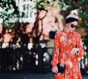 naszyjnik-celine-s-alphabet-zawieszka-stylizacja