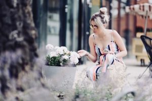 jak-się-ubrać-na-garden-party-na-imprezę-w-ogrodzie-poradnik-stylizacja