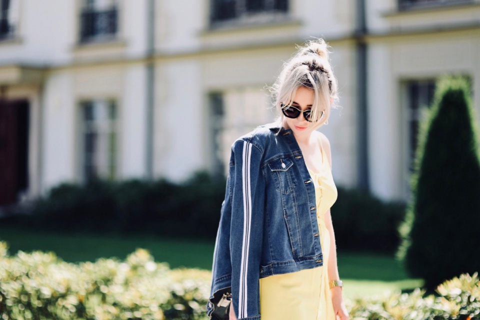 sukienka-w-cytrynowym-kolorze-z-czym-łączyć-do-czego-nosić