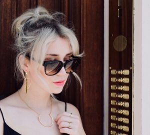 blond-włosy-z-ciemniejszym-odrostem-blog-inspiracja-shiny-syl