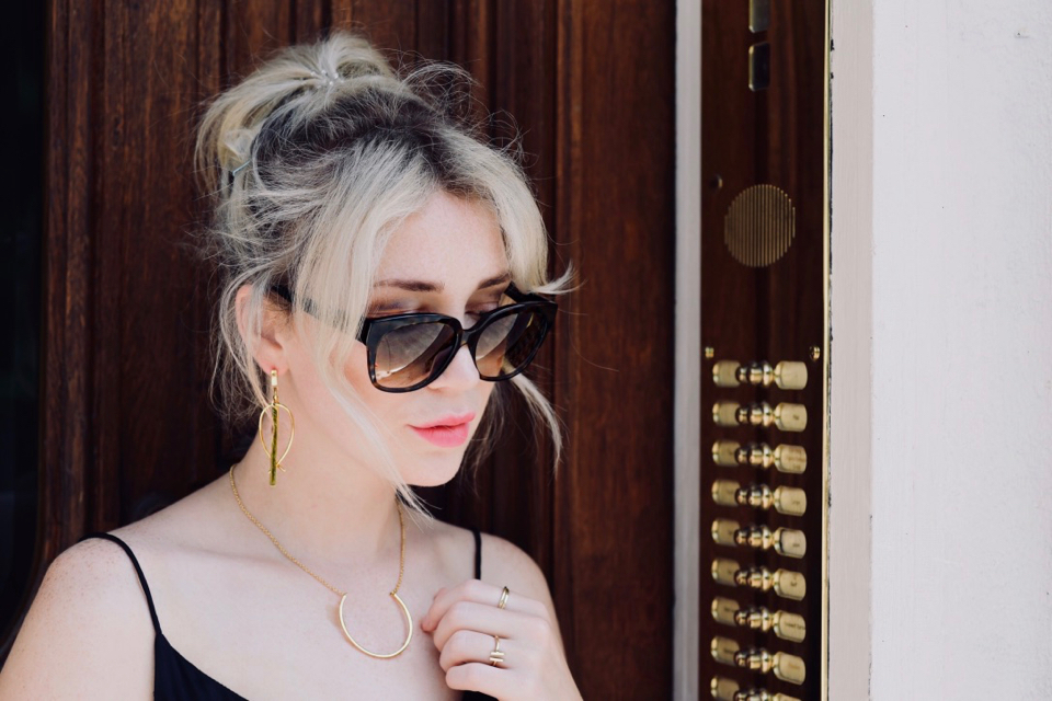 blond-włosy-z-ciemniejszym-odrostem-blog-inspiracja-shiny-syl