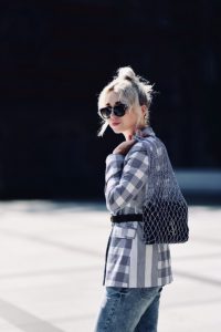 dwurzędowa-marynarka-do-spodni-do-jeansów-jak-nosić-czy-pasuje-stylizacja-blog-o-modzie