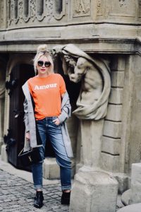 jesienna-stylizacja-z-jeansami-jeansy-na-jesień-do-płaszcza-i-kowbojek-stylizacja