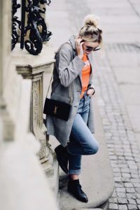 jesienna-stylizacja-z-jeansami-jeansy-na-jesień-do-płaszcza-i-kowbojek-stylizacja