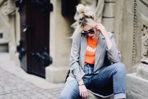 płaszcz-w-kratę-do-czego-nosić-jak-nosić-stylizacja