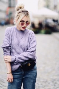 liliowy-fioletowy-sweter-do-czego-nosić-do-czego-pasuje-stylizacja