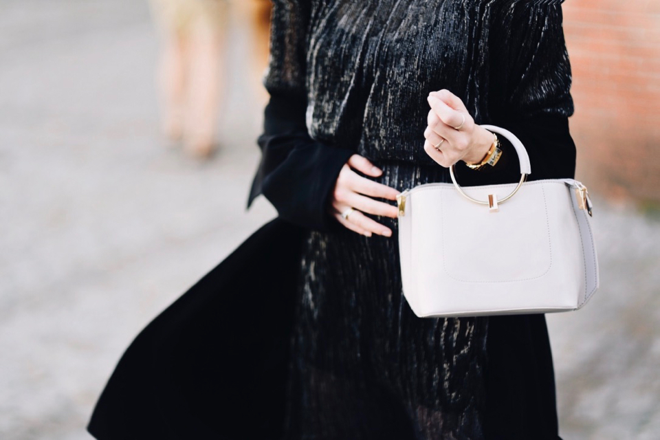 torebka-z-okrągłą-rączką-stylizacja-gdzie-kupić