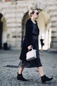 błyszcząca-sukienka-jak-nosić-do-czego-nosić-stylizacje-stylizacja