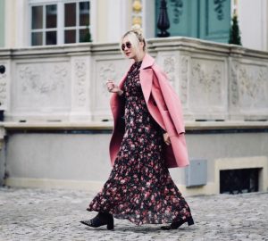 długa-sukienka-w-kwiatki-orsay-do-czego-nosić-do-czego-pasuje-jak-nosić-jesienią