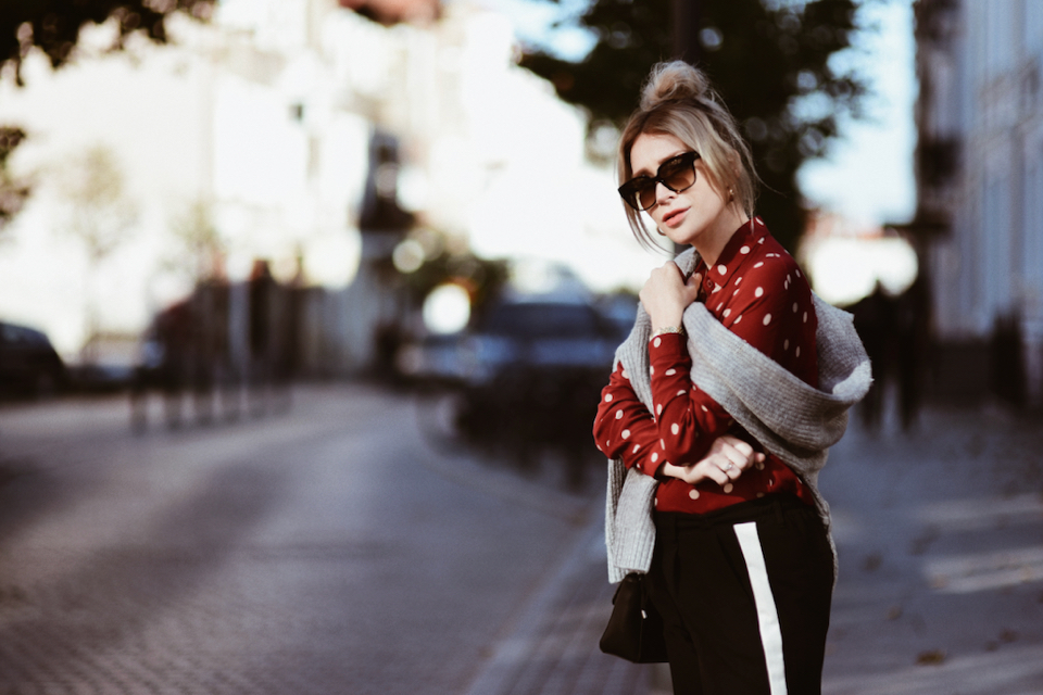 wygodna-ciążowa-stylizacja-jak-ubierać-się-w-ciąży-w-7-miesiącu-ciąży