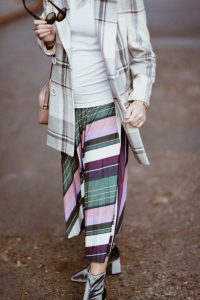 koszulka-ciążowa-bluzka-ciążowa-t-shirt-ciążowy-mimi-lulu-nie-dotykaj-brzuszka-dziecko-śpi-stylizacja