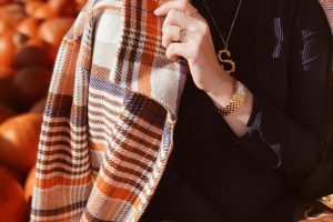 płaszcz-w-kratę-na-jesień-jak-nosić-stylizacja-stylizacje-blog